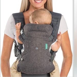 NWOT Infantino Flip 4-in-1 Convertible Baby
Adjustable Ergonomic Gray
